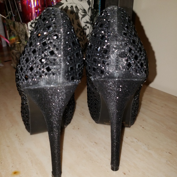 Heels - Picture 3 of 4